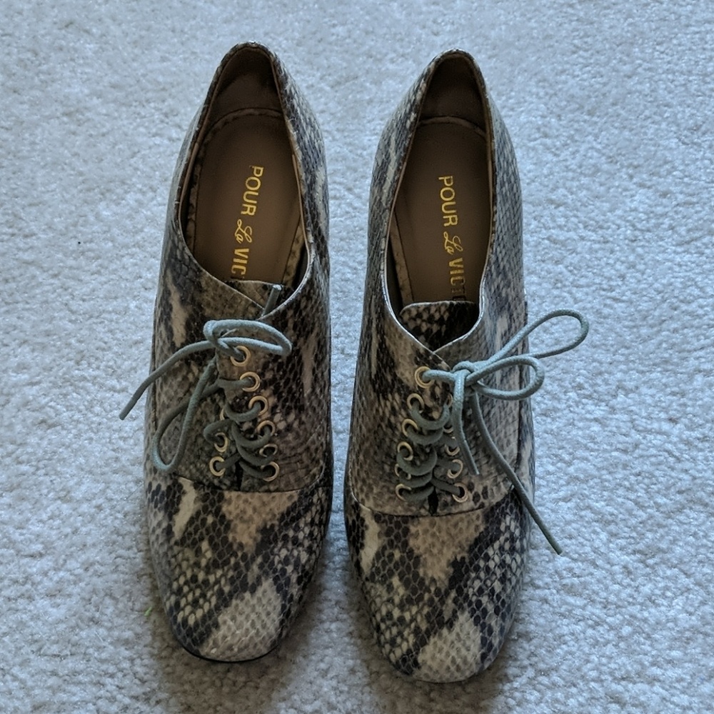 Pour la Victoire Size 8 shoes
